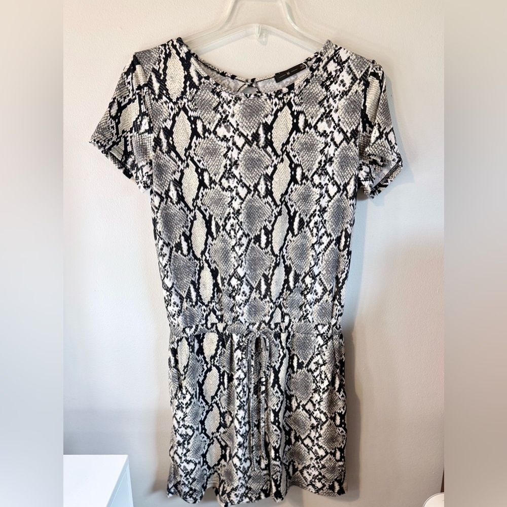 NWT Lainab Black & White Snake Print Short Sleeve Romper